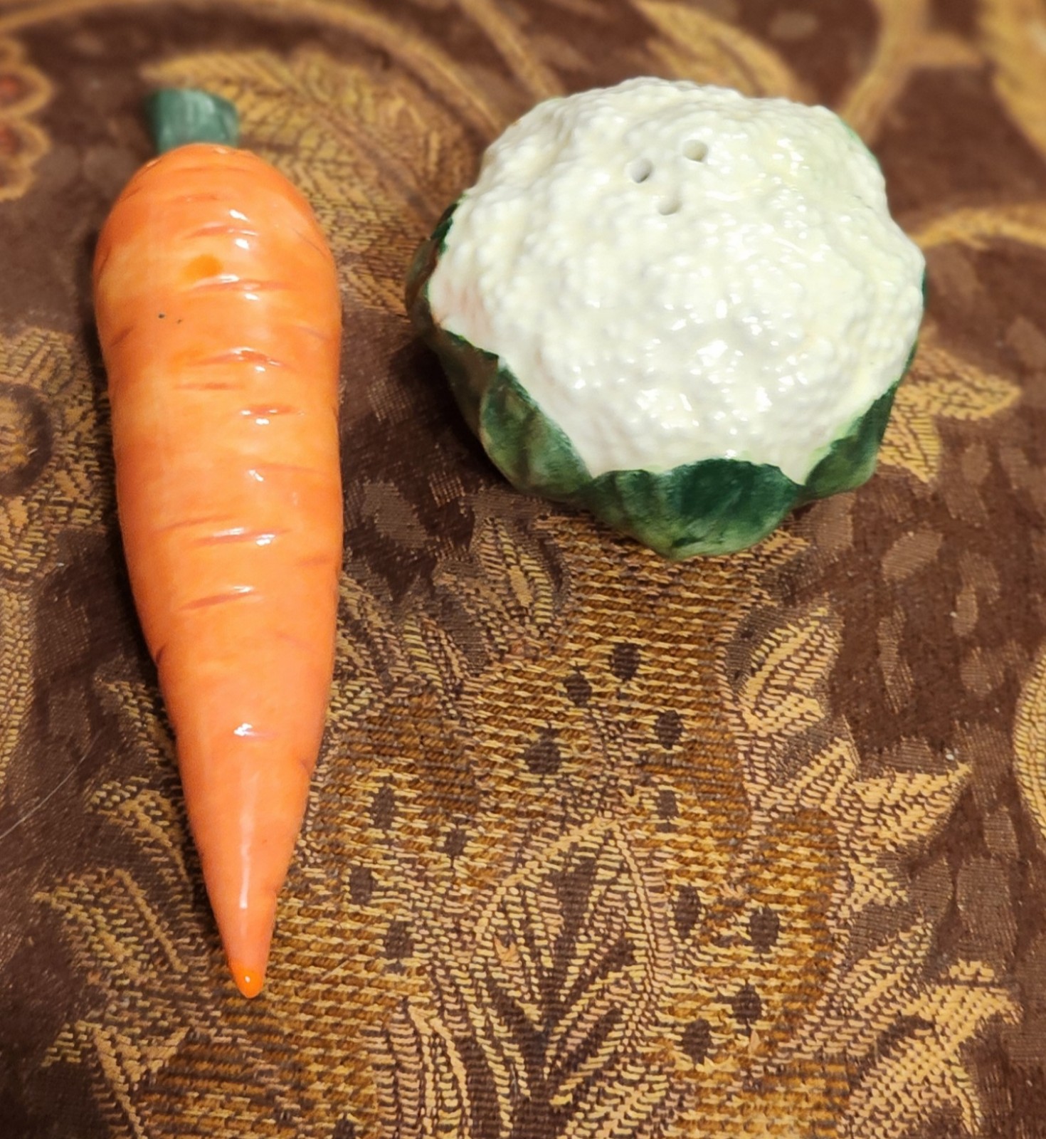 Fitz and Floyd Cauliflower Pepper and Salt Shaker Set Original Stoppers