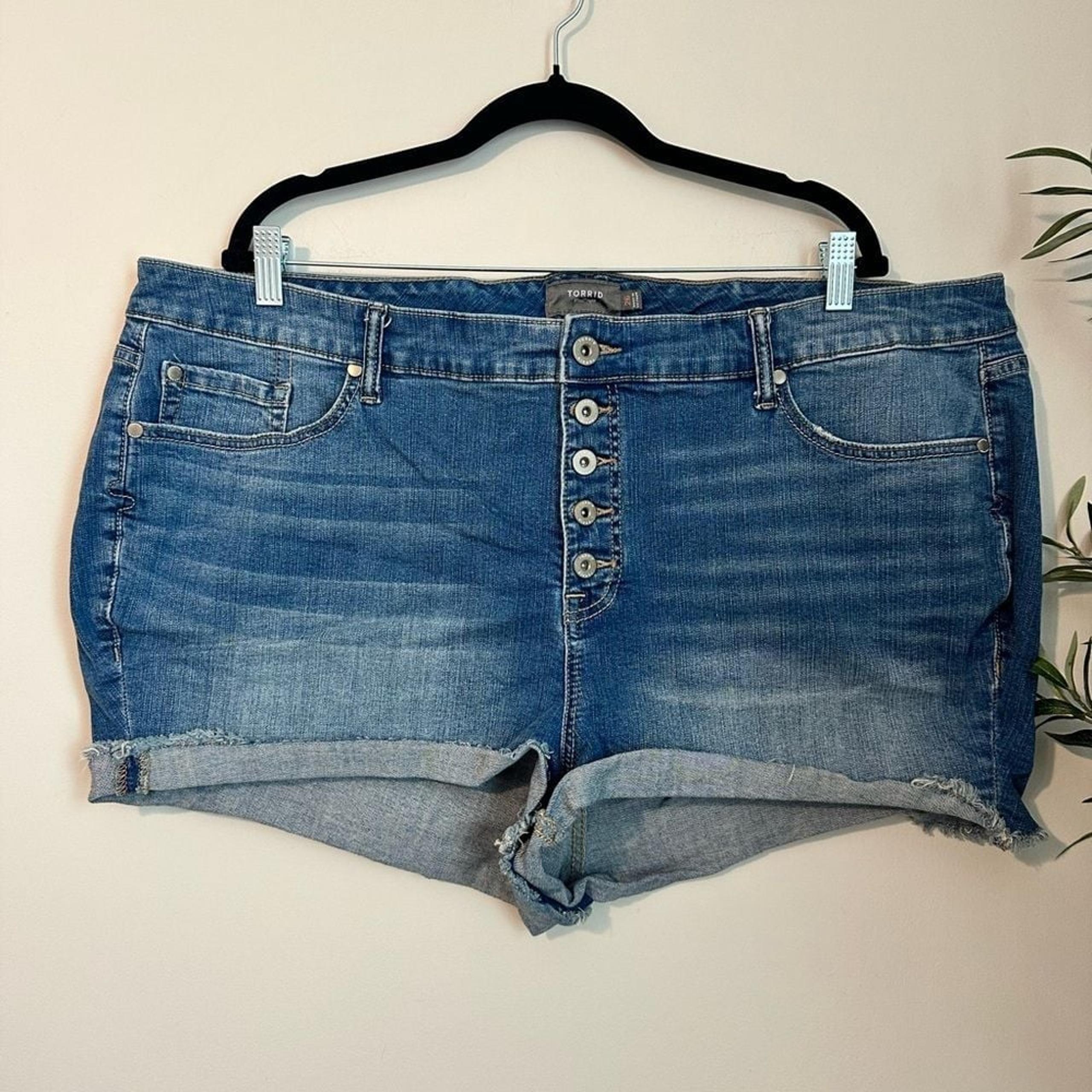Torrid Women's High-waisted Jean Shorts feel the fit button fly size 26