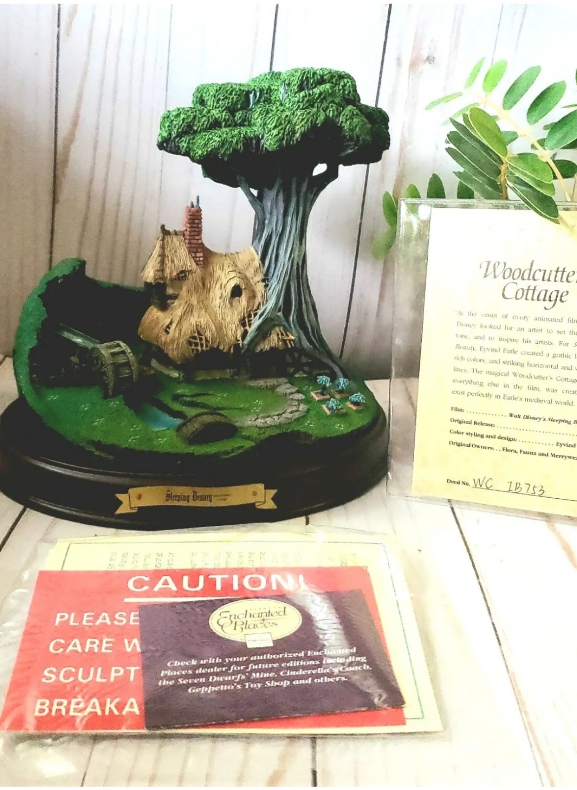 WDCC Sleeping Beauty Woodcutter's Cottage Enchanted Places w/ Box