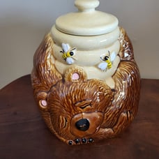 Vintage McCoy Ceramic Sleeping Bear With Bees Honey Pot Cookie Jar 143 USA