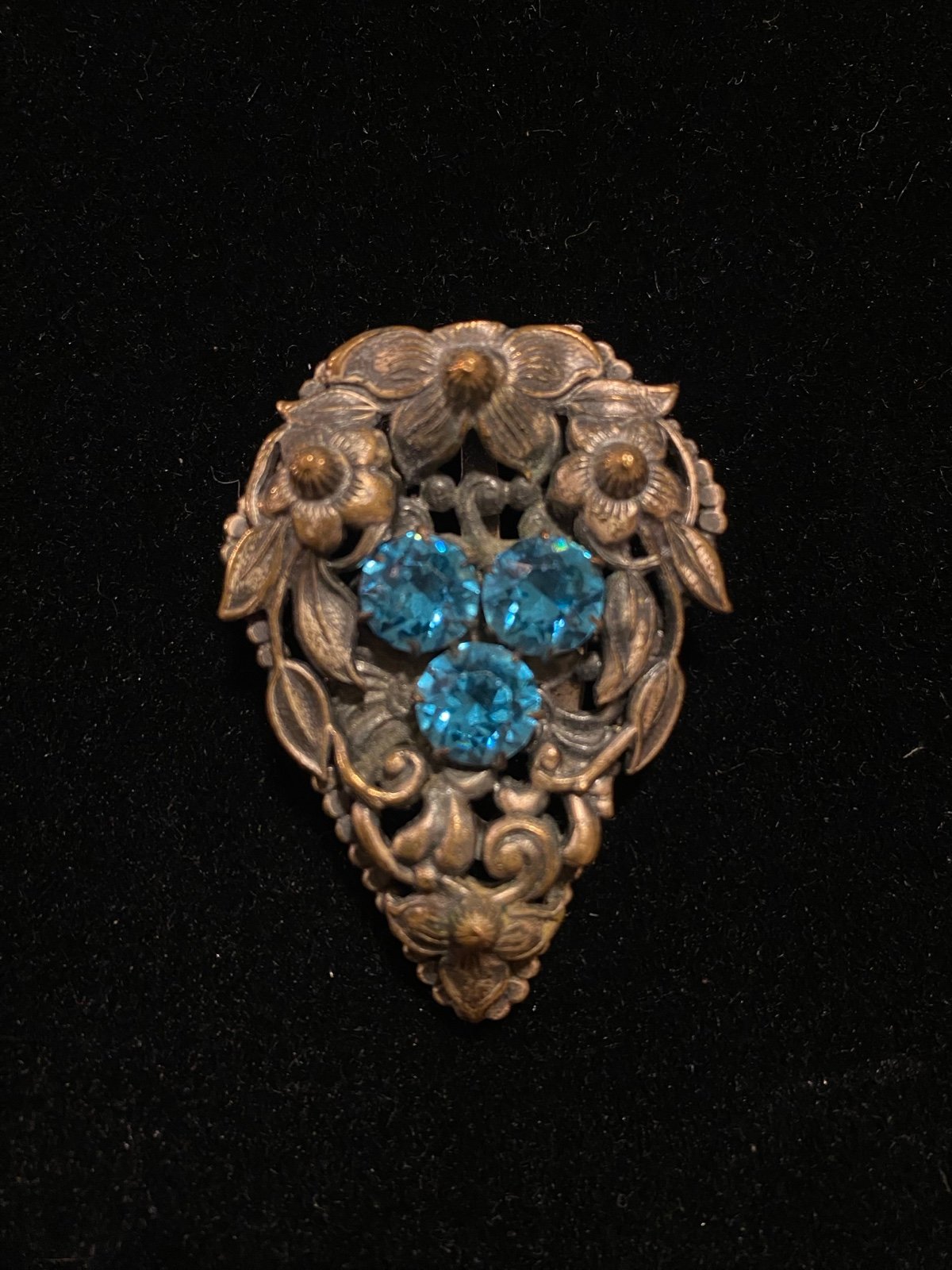 OLD VINTAGE ANTIQUE ART DECO blue Czech Krystal fur clip
