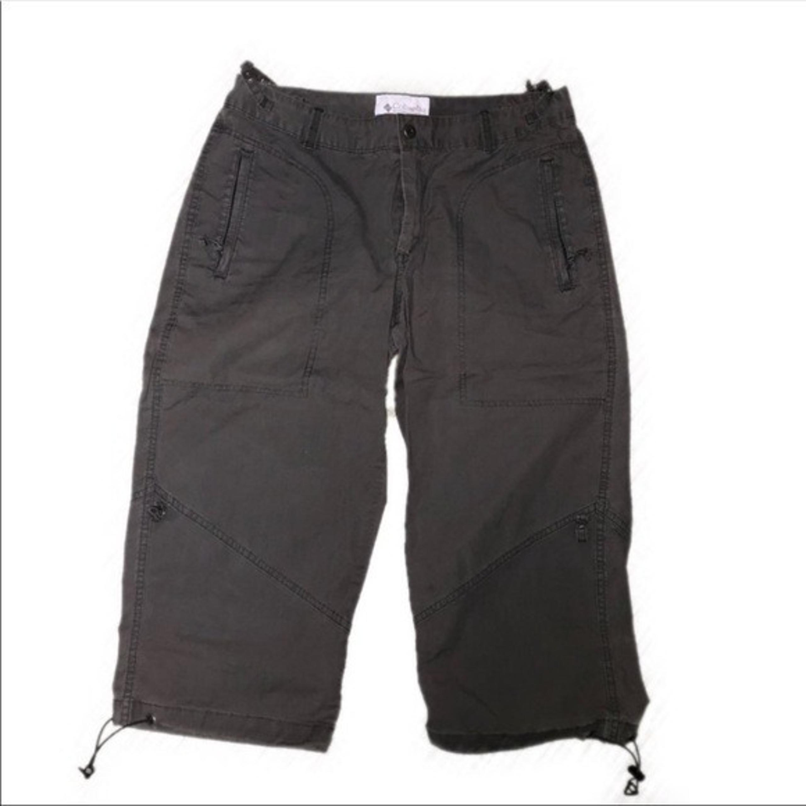 Columbia Army Green Cropped Cargo Capris