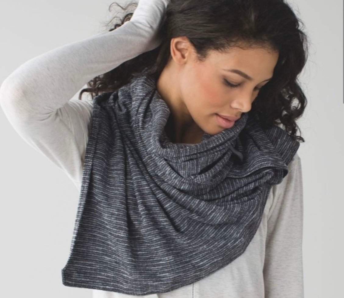 Lululemon vinyas scarf coco pique black white