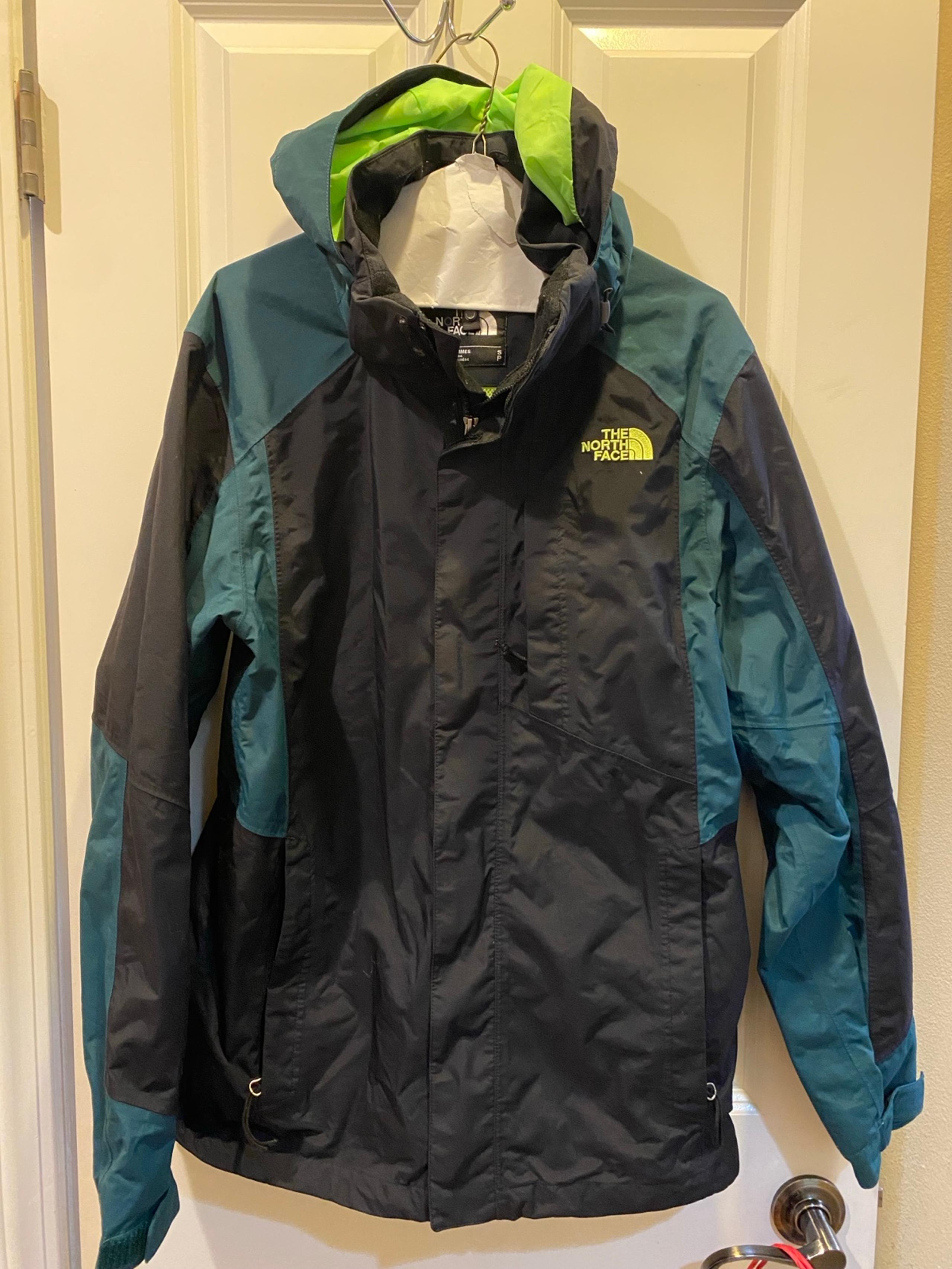 The north face mens raincoat / coat / jacket great condition mens small dryvent