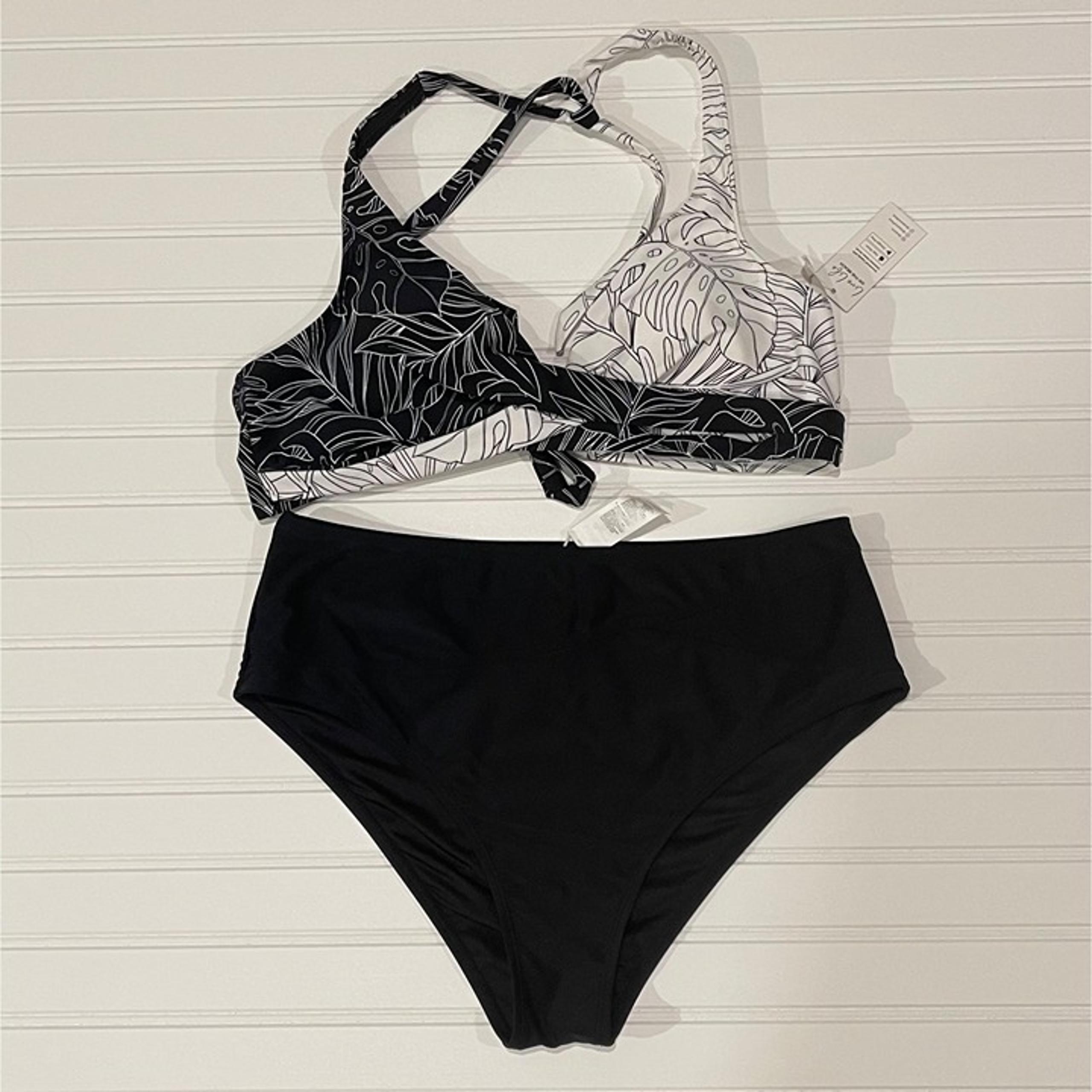 Cupshe Women 2 Piece Swimsuit XL Black/White Tropical Wrap Front Halter Cheeky