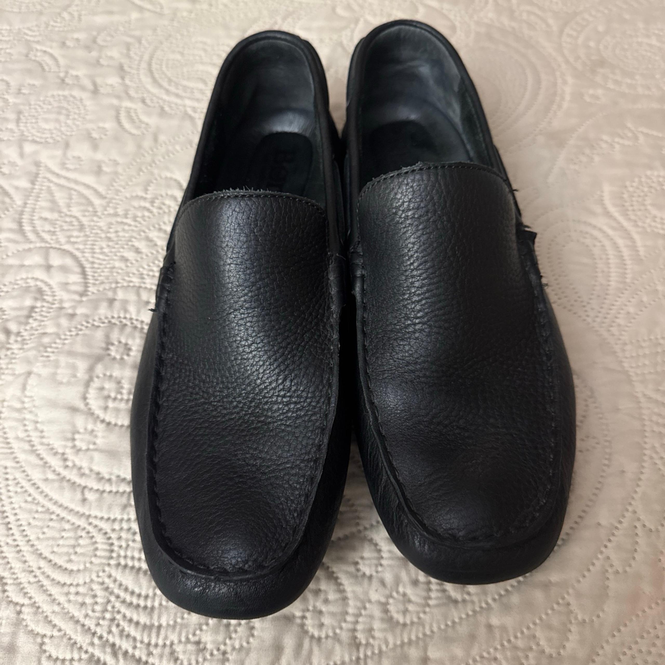 Born black men’s Loafers 10.5