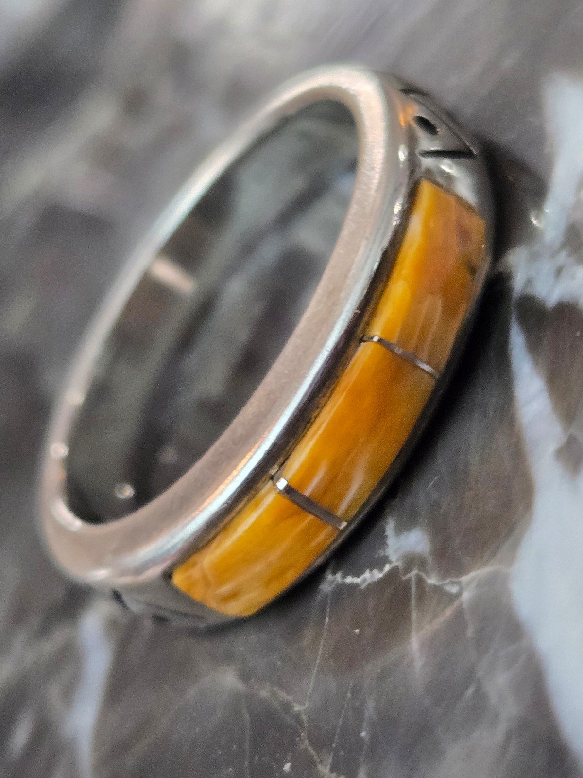 Native American WALDECK JOHNSON Spiny Oyster Sterling Band Ring. Size 7