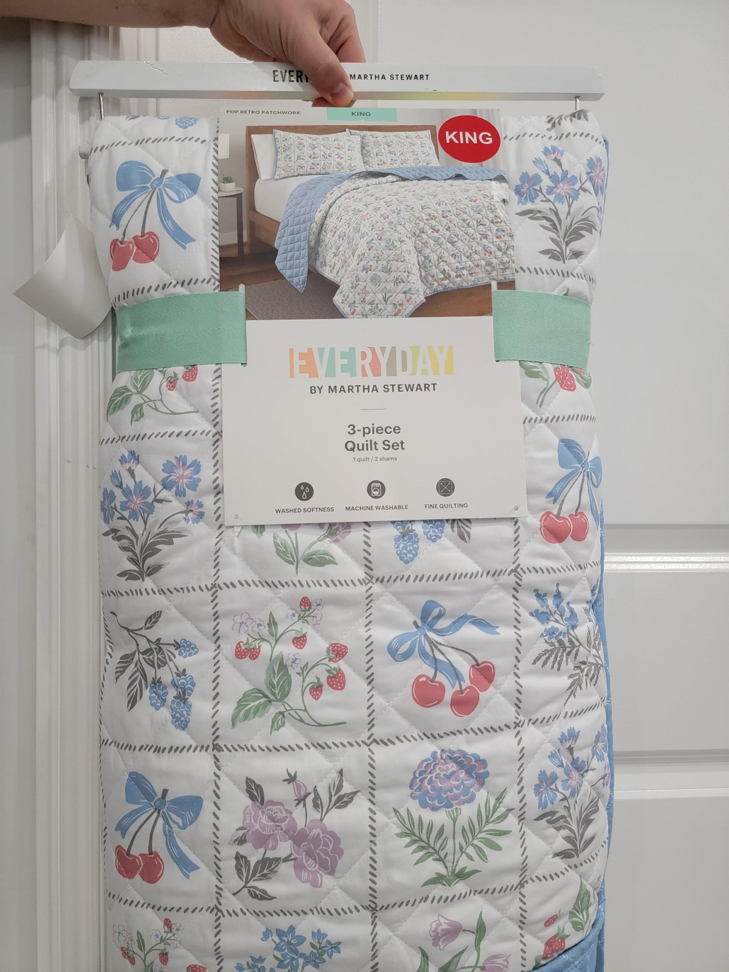 Martha Stewart KING Bow Cherry Quilt