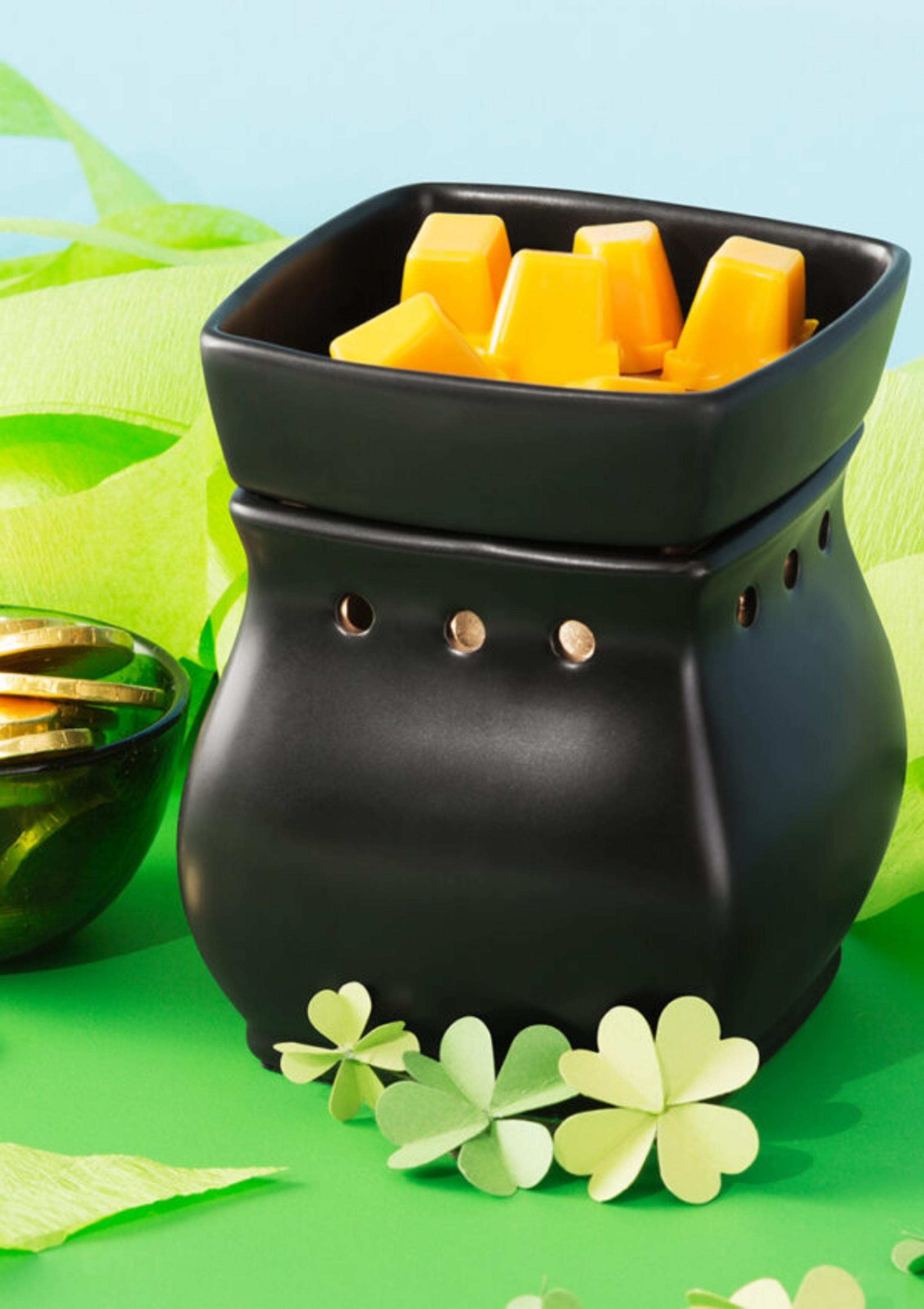 Scentsy Warmer New. Black Classic Curve