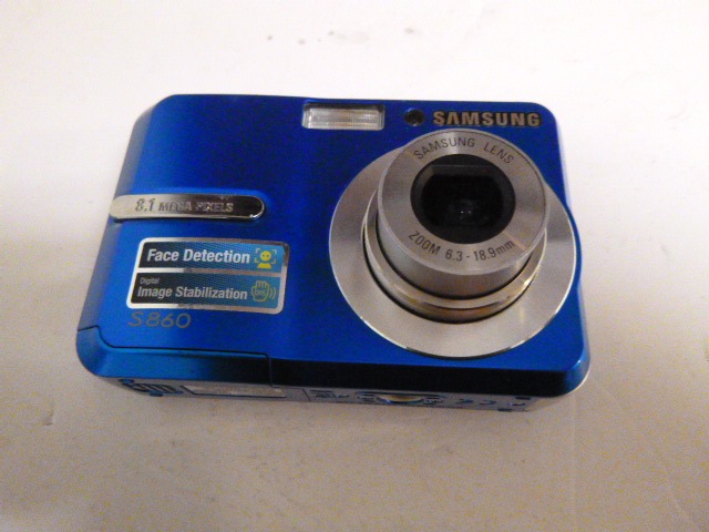 Samsung S860 8.1 megapixels Digital Camera Blue - Tested & Working