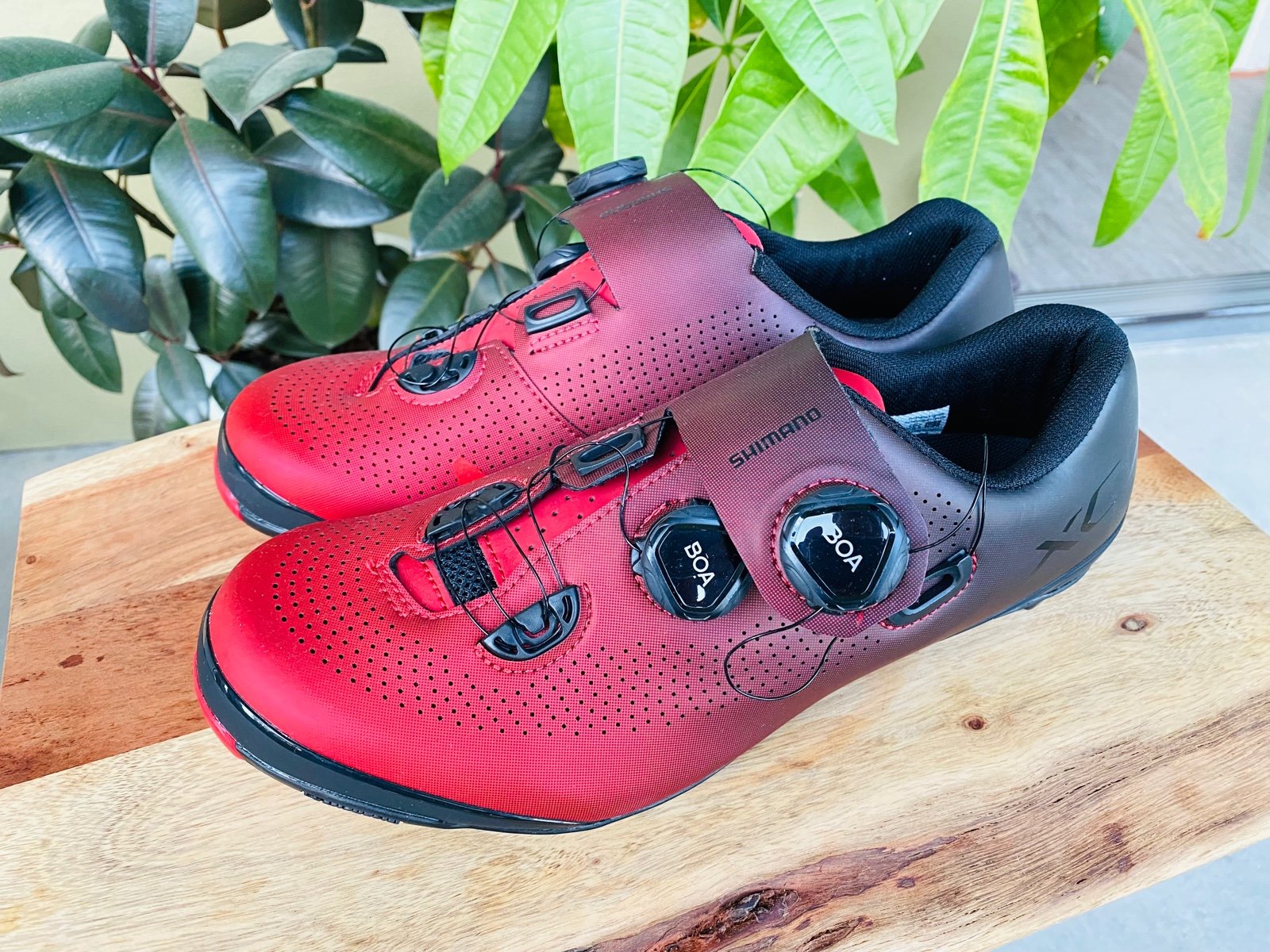 Like New Shimano SH-XC701 clip on Cycling Shoes