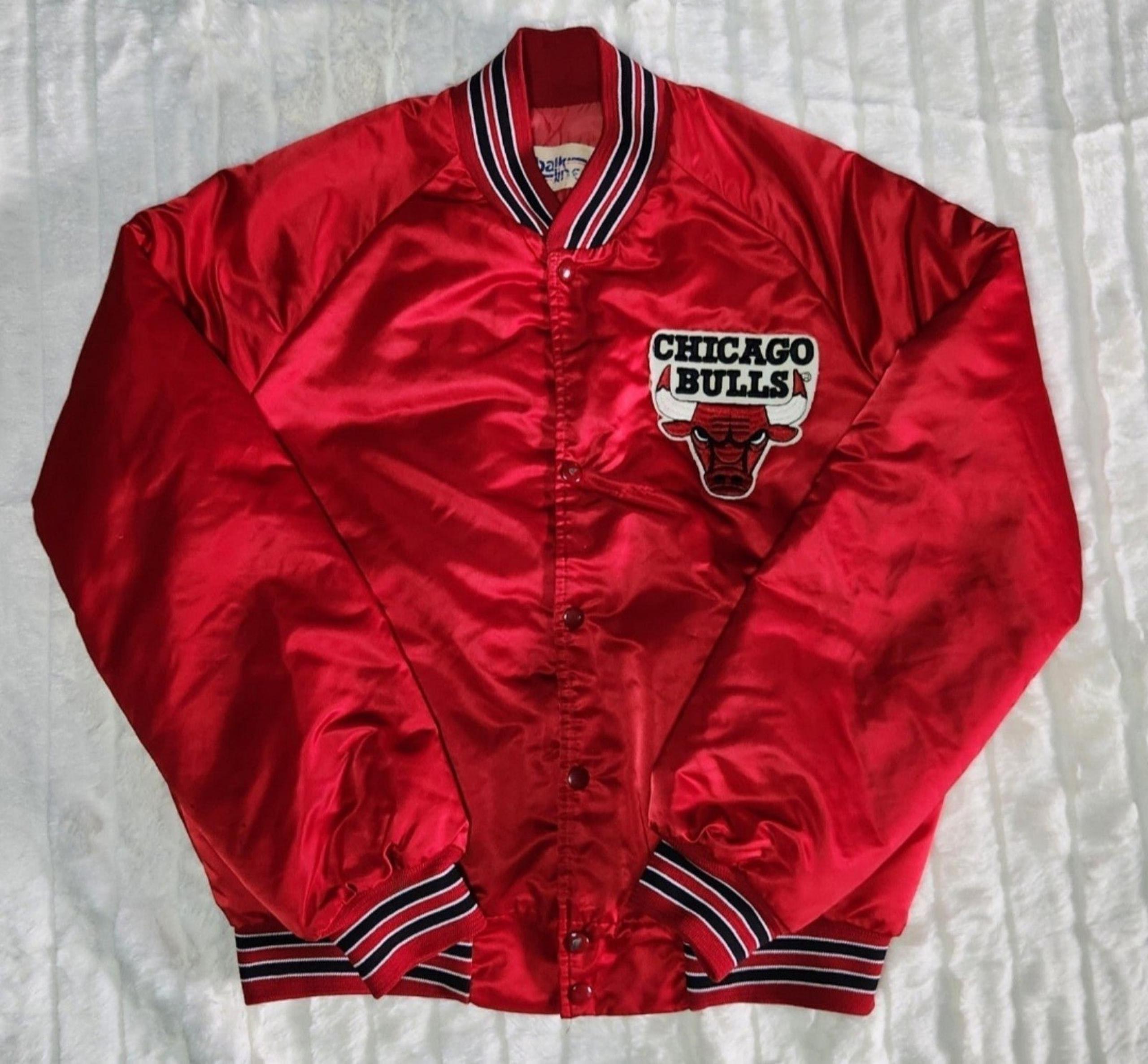 Chicago Bulls Vintage 80s Chalk Line Satin Bomber NBA Jacket
Men Size Medium