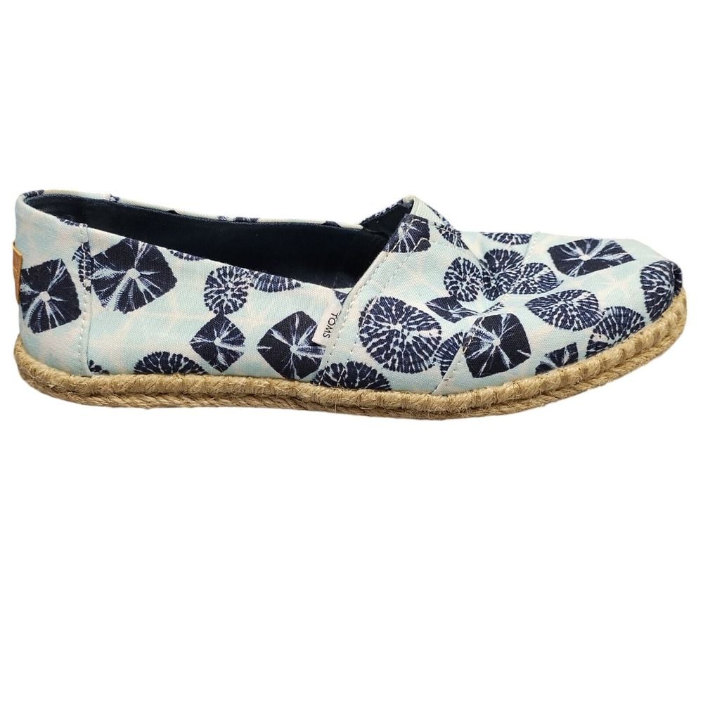 TOMS Slip on Shoes Women's Size 7.5 Blue Batik Canvas Low Top Round Toe 10018193