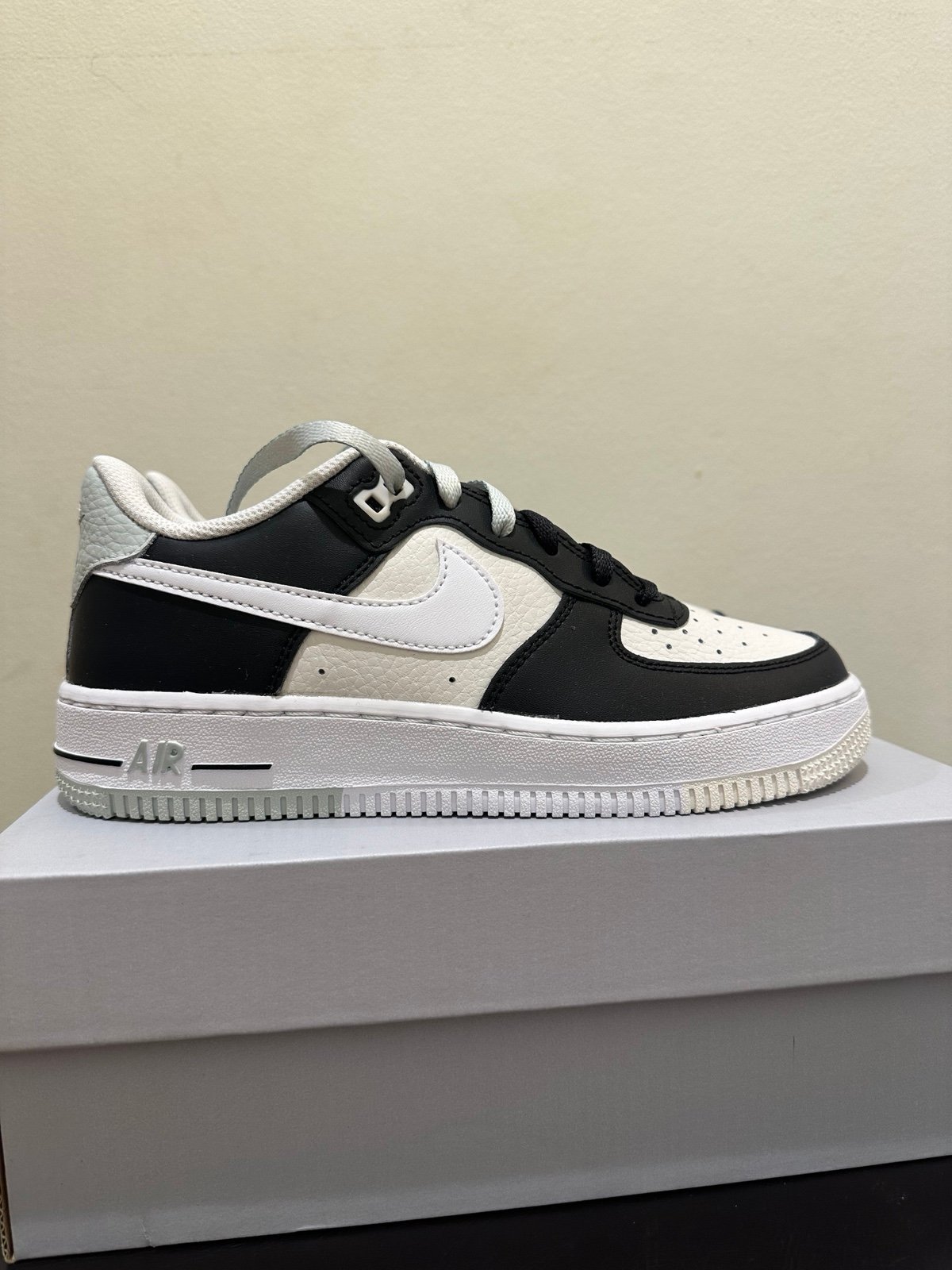 Nike Big Kid's Air Force 1 LV8 1 Black/Light Silver-Phantom FB9035 002 7Y