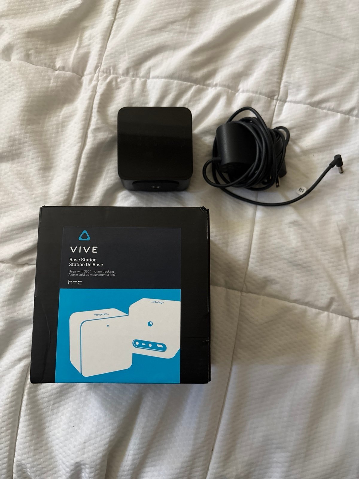 2 HTC VIVE Base Stations