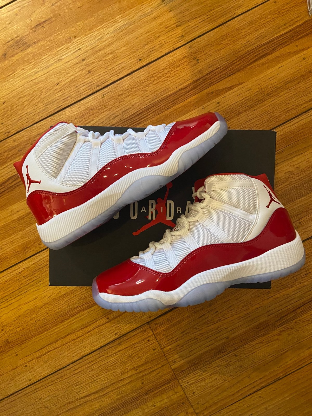 Air Jordan 11 Cherry GS Size 6.5y