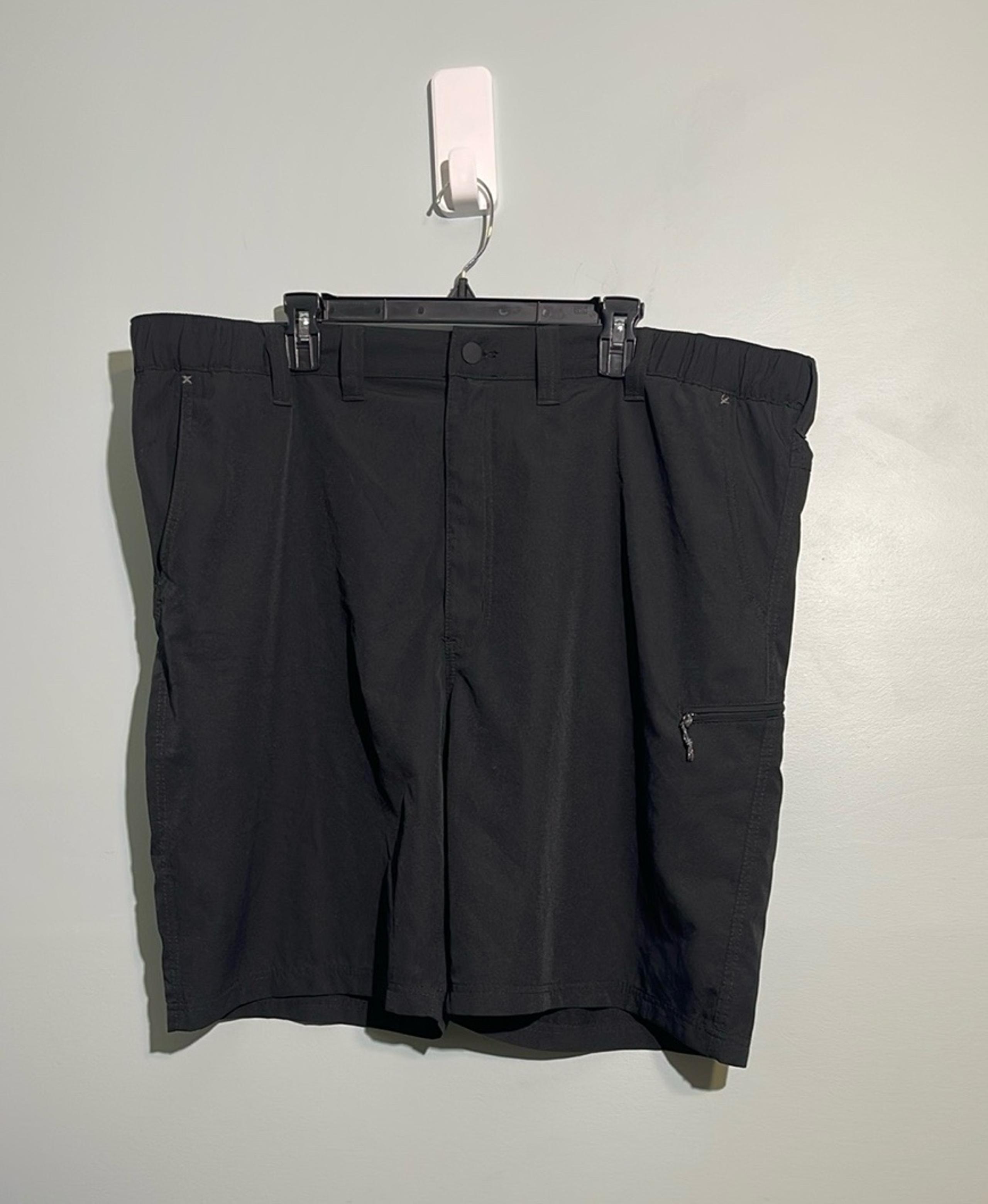 Wrangler Black Performance Cargo Shorts Men’s Size 46 Stretch Pockets Casual