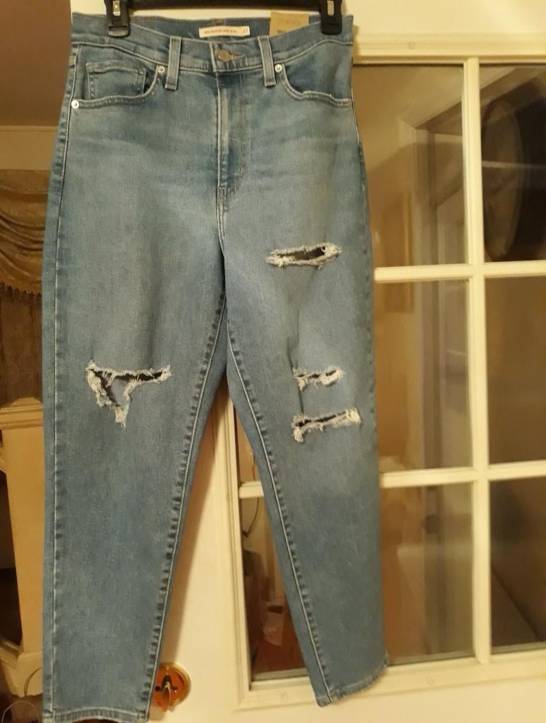 Women’s Levi’s jeans