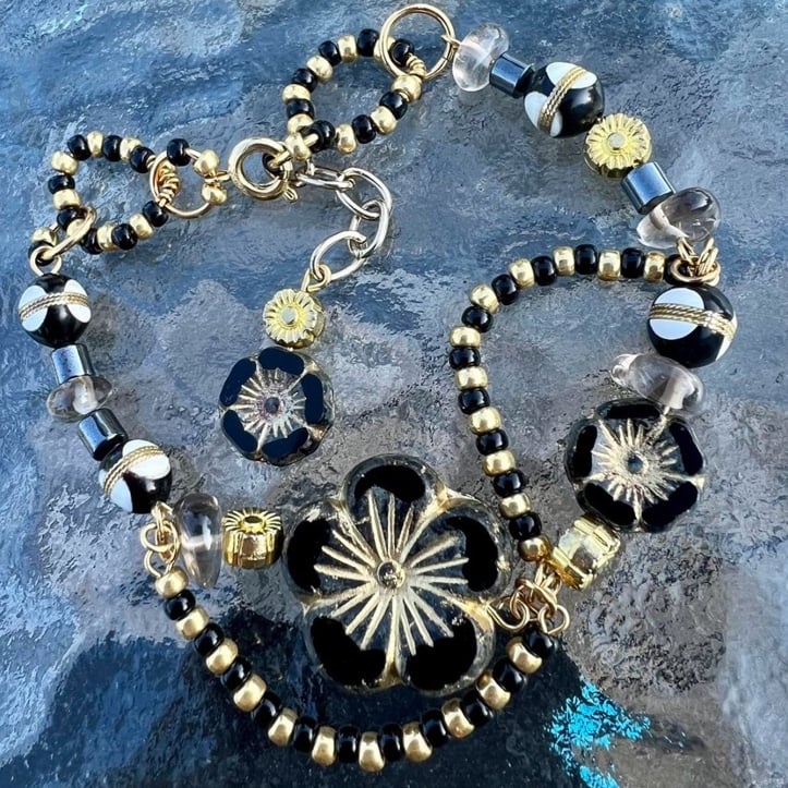 Gatsby Smokey Quartz & Hematite Flowery Bracelet (Gold)