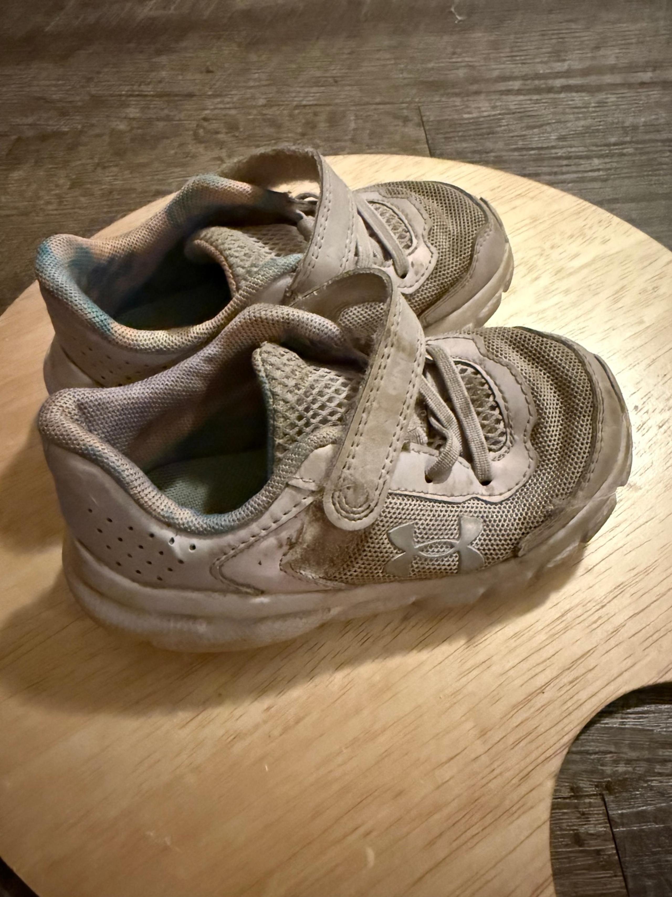 Girls Toddler Under Armour Shoes Size 7. Play