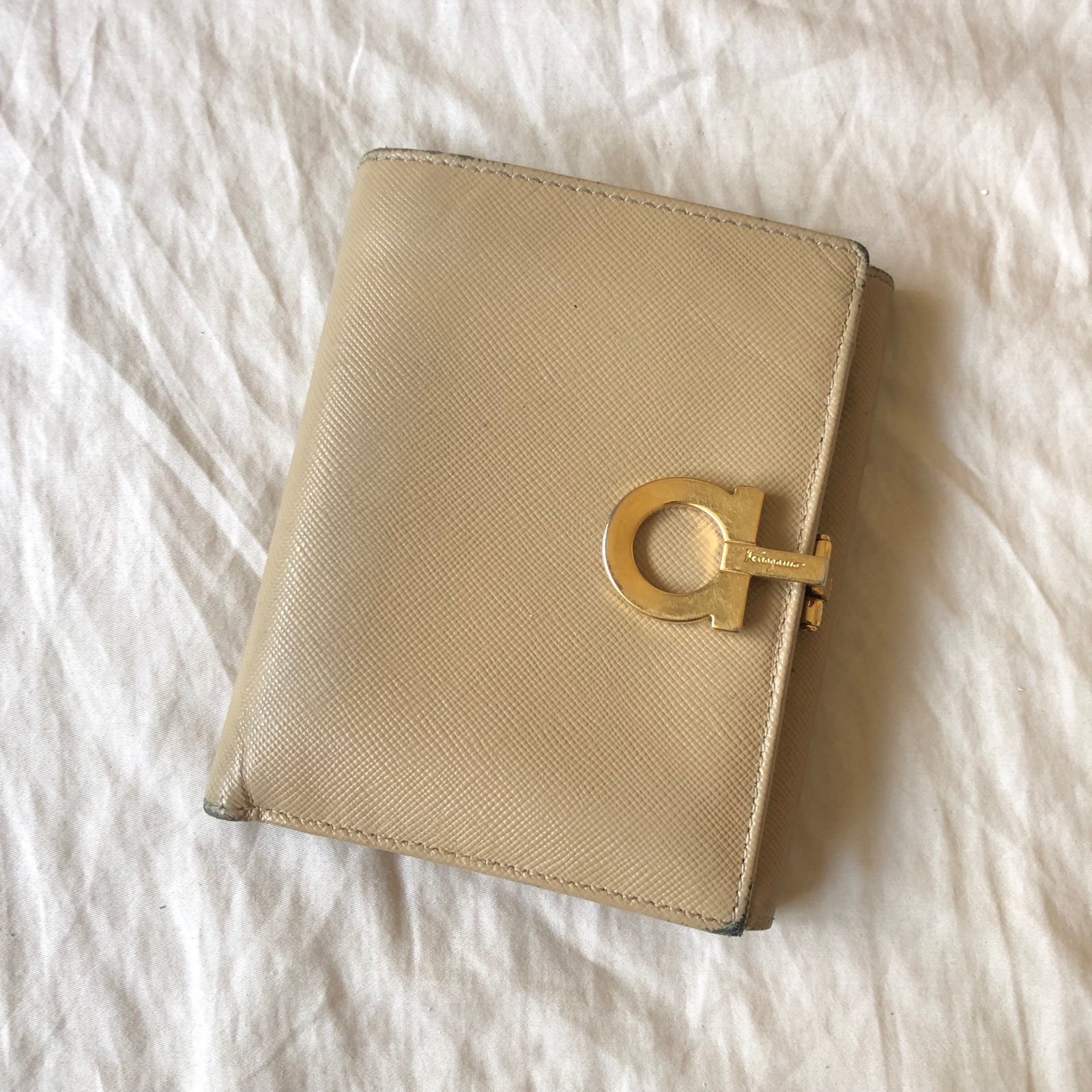 Salvatore Ferragamo Leather Wallet Cream Beige Gold