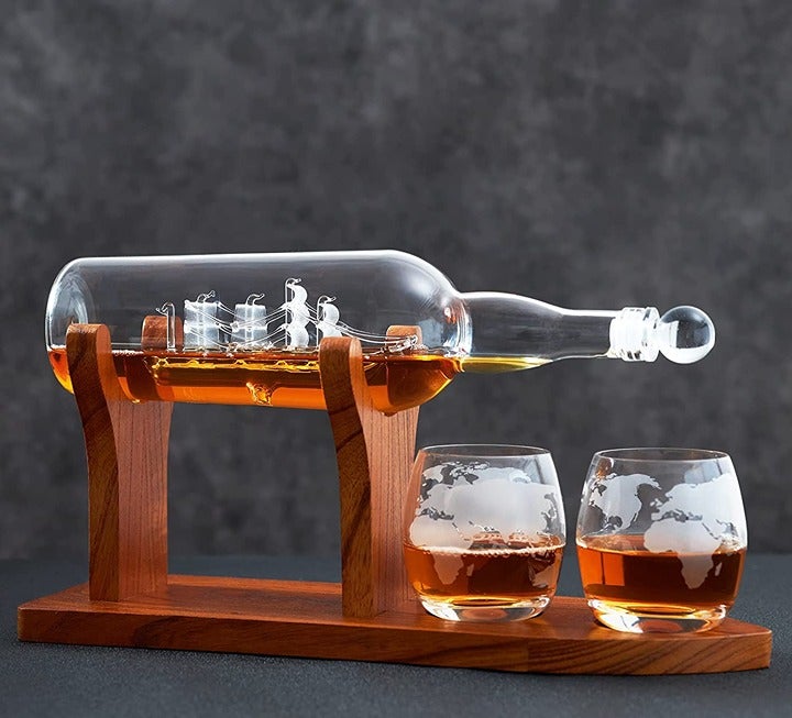 decanter with 2 glasses