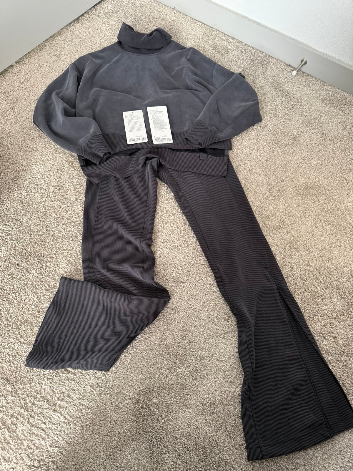 Lululemon sofstreme turtleneck and flare rib zip pants (set)