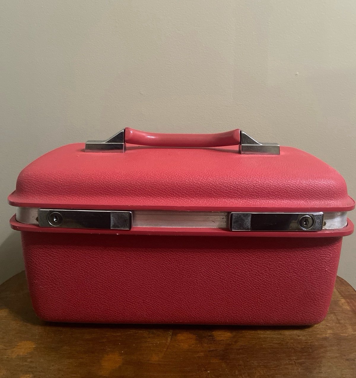 Vintage Red ROYAL TRAVELLER Hard Shell Cosmetic Luggage/Suitcase