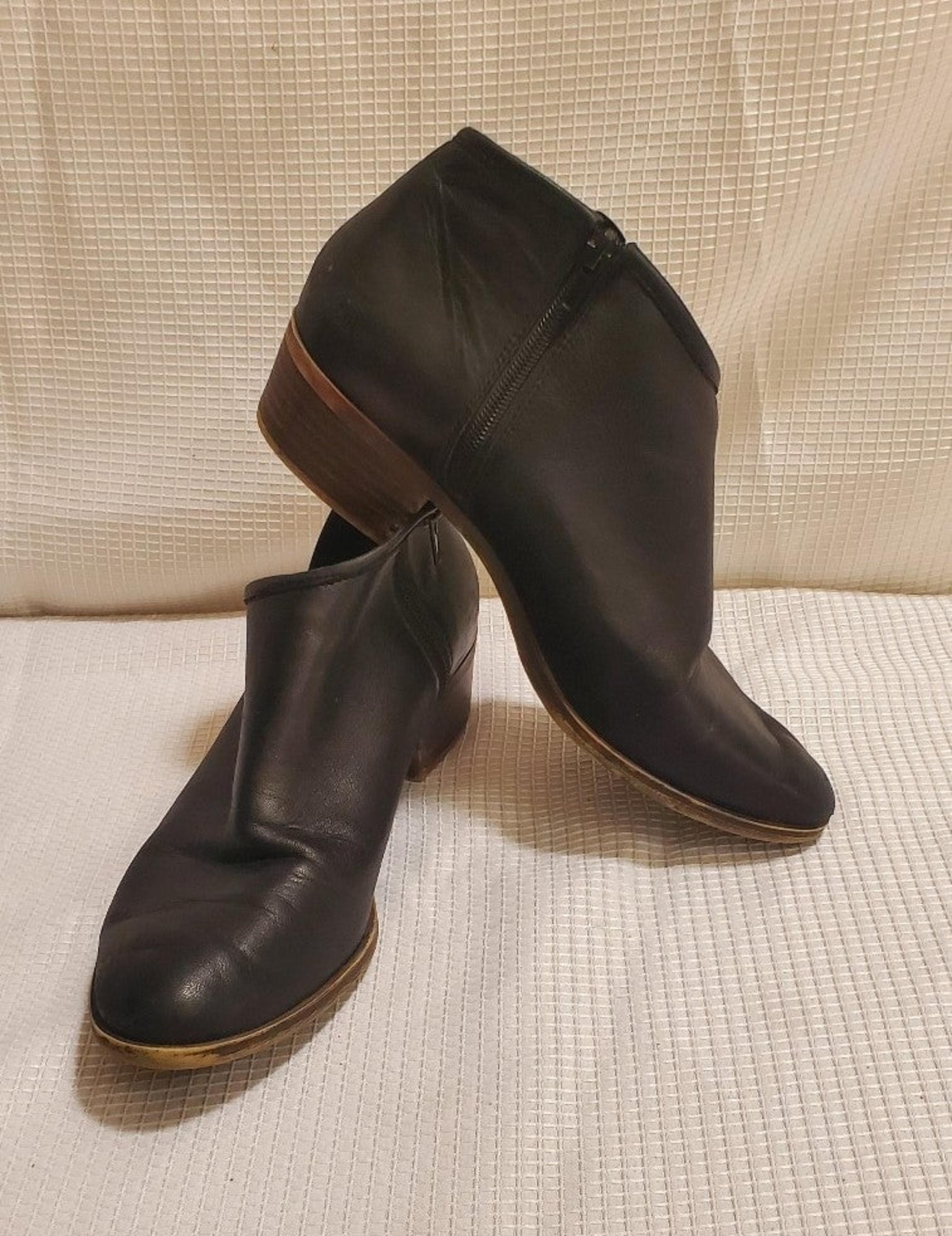 Lucky Brand Women's ankle boots SIZE 9.5 Black leather zipper wooden heel used