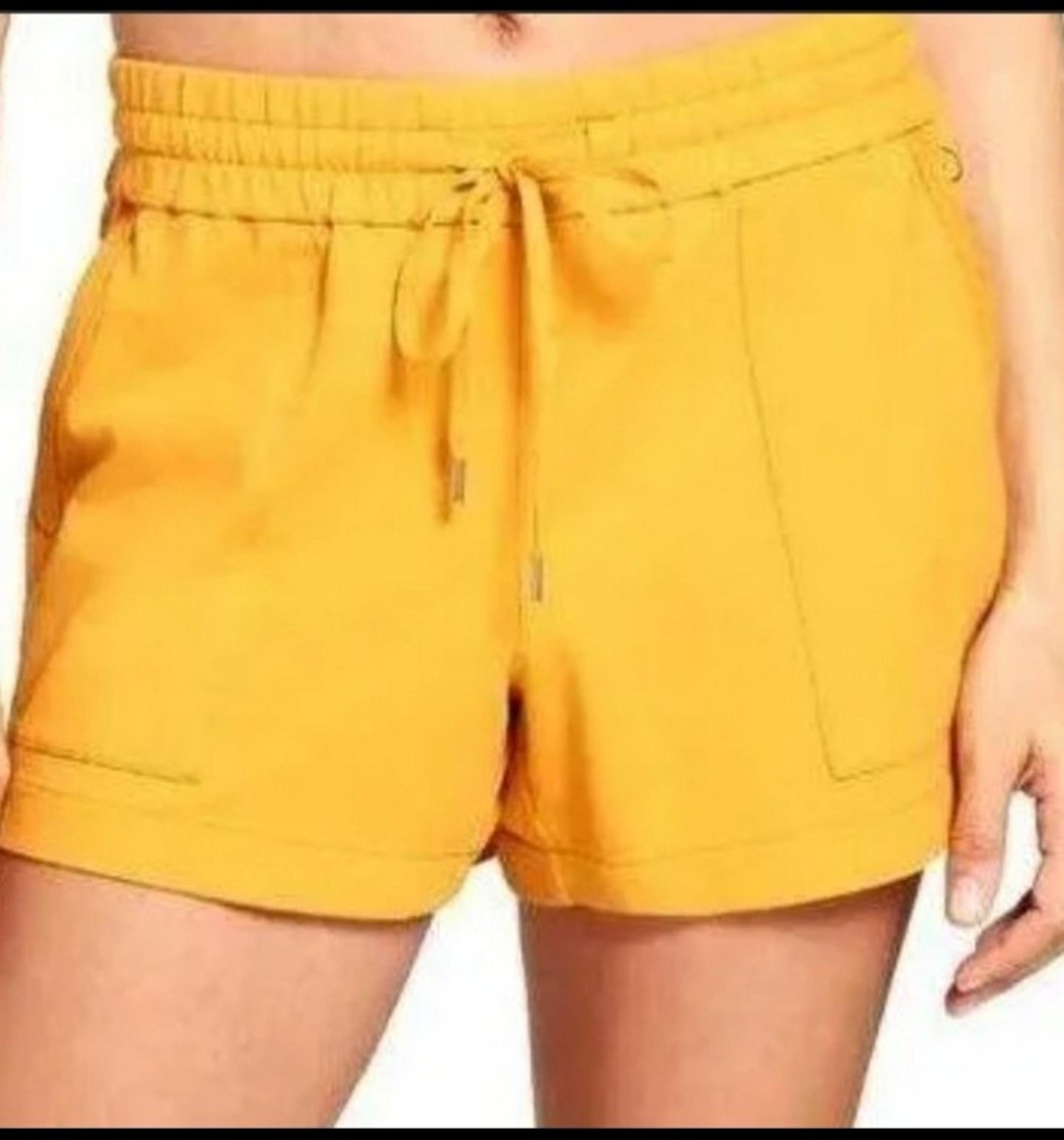 Mid Rise Short Knit Trapunto womens size XL Yellow - CALIA by Carrie Underwood