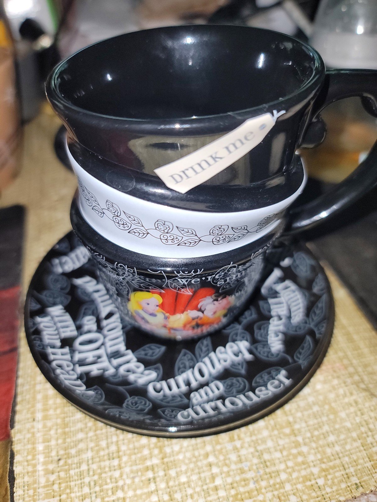 Disney rare Alisa in wonderland coffee mug