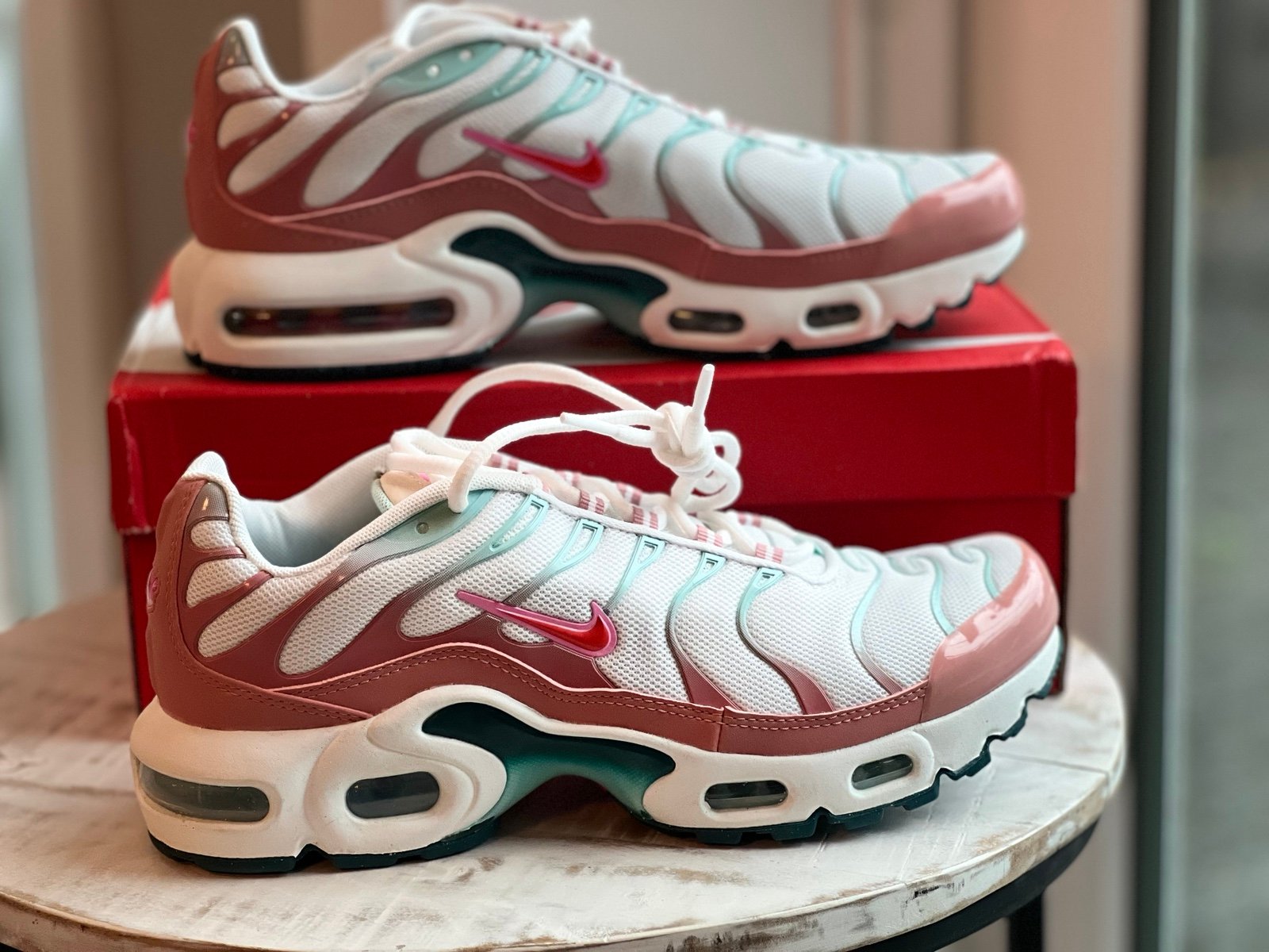 Nike air max plus se red stardust hotsell