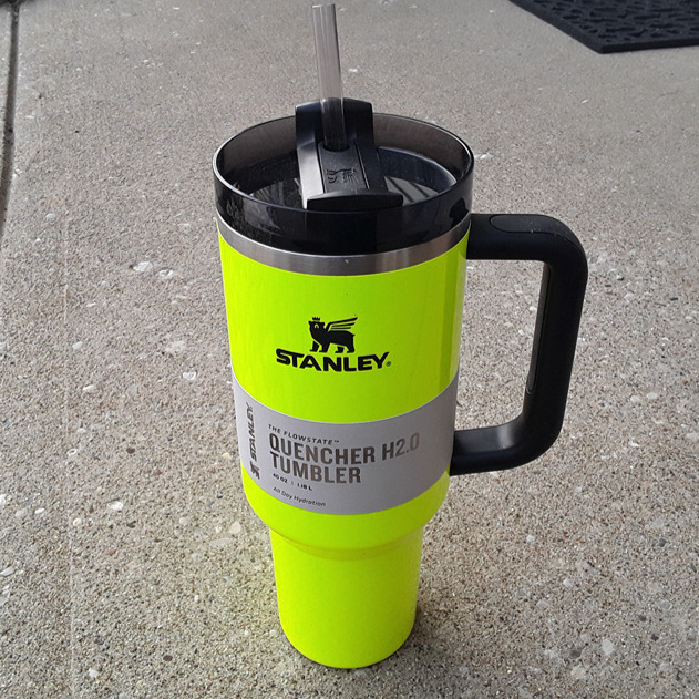 Stanley Tumbler 40 oz Flowstate Quencher H2.0 Travel NEON YELLOW Limited Edition