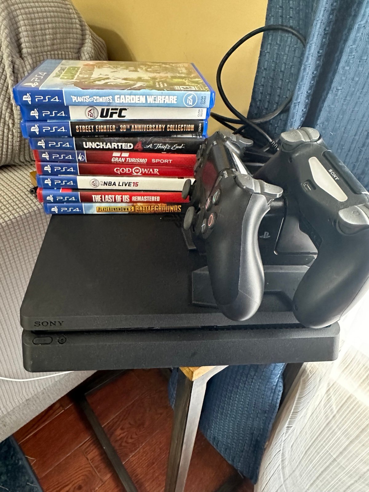 ps 4 console