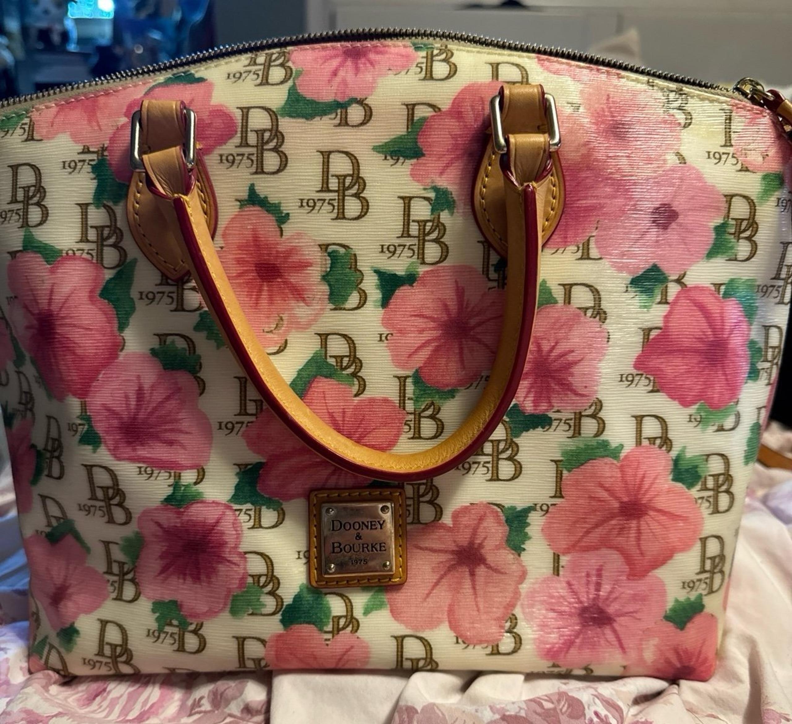 Pretty Vintage Spring Dooney & Bourke Bucket, Arm Bag in Petunia, Leather