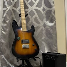 39 Davison Electric Guitar and stand with Hollinger amp BC-08