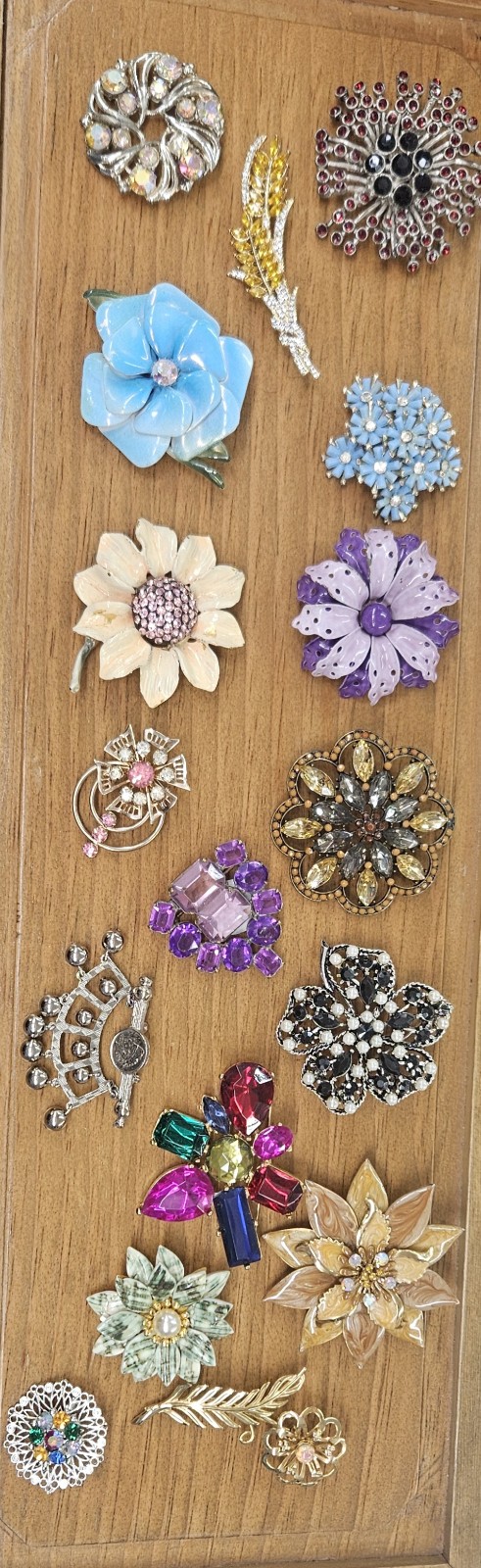 Lot 17 Vintage Brooches Pendent Unsigned And Signed Enamel GF GP Rhinestone Gems