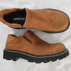 NWOT ARIAT 4LR Women's Size 10 never worn Brown leather thick black sole
