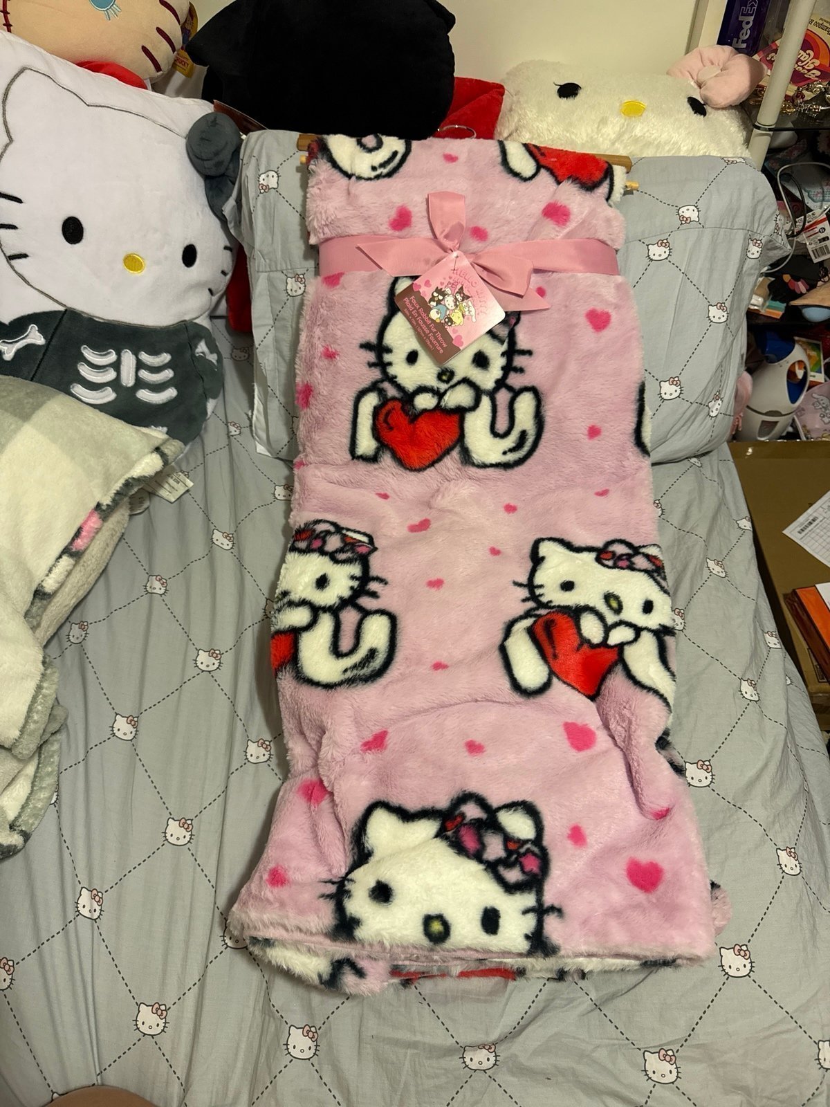 Hello Kitty I love you Valentine’s Day throw