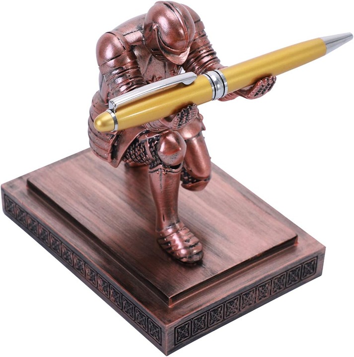 Knight Pen Holder Desk Ornament Resin Pencil Holders Desk Accessories and Organi