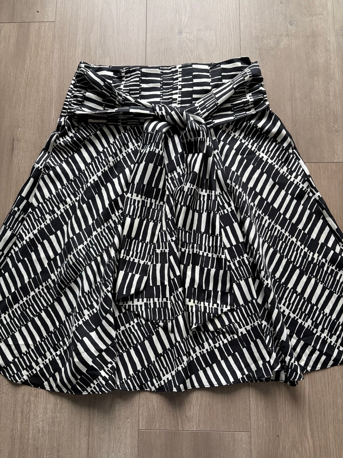 Club Monaco silk skirt