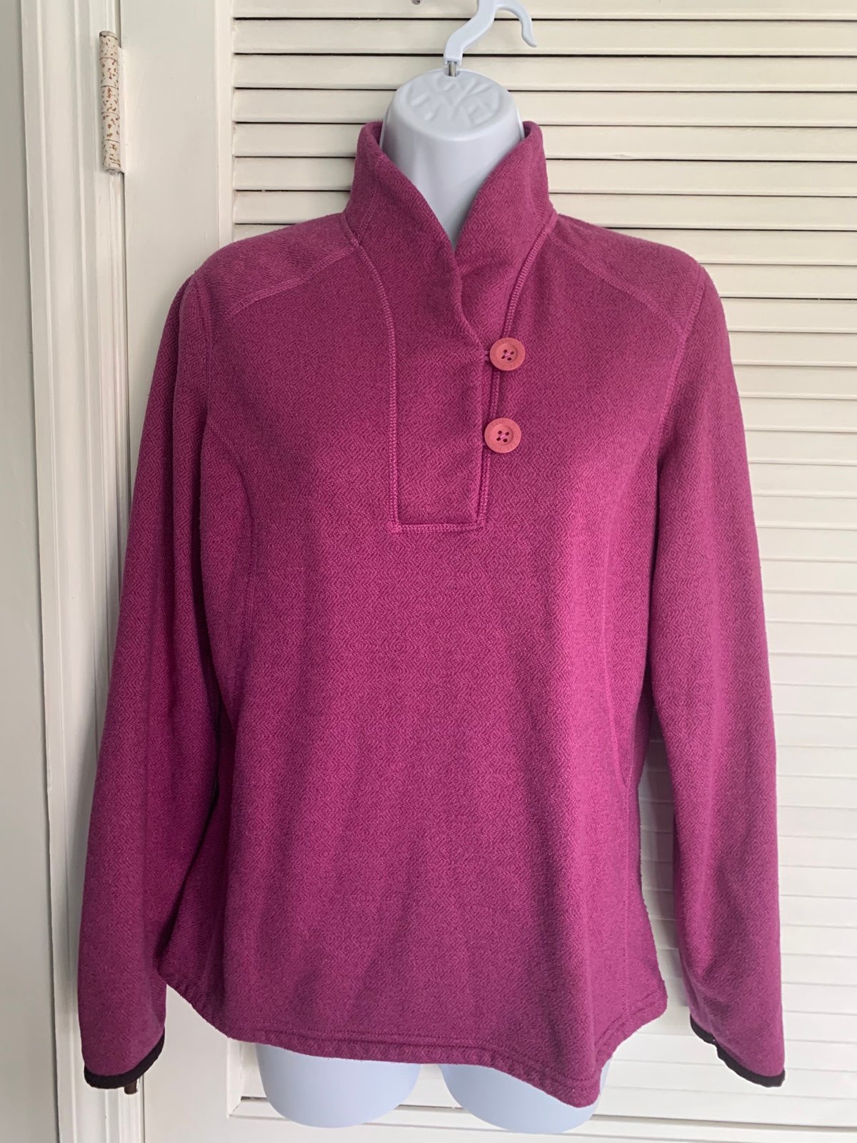 The North Face women’s mulberry purple fleece pullover top size Medium