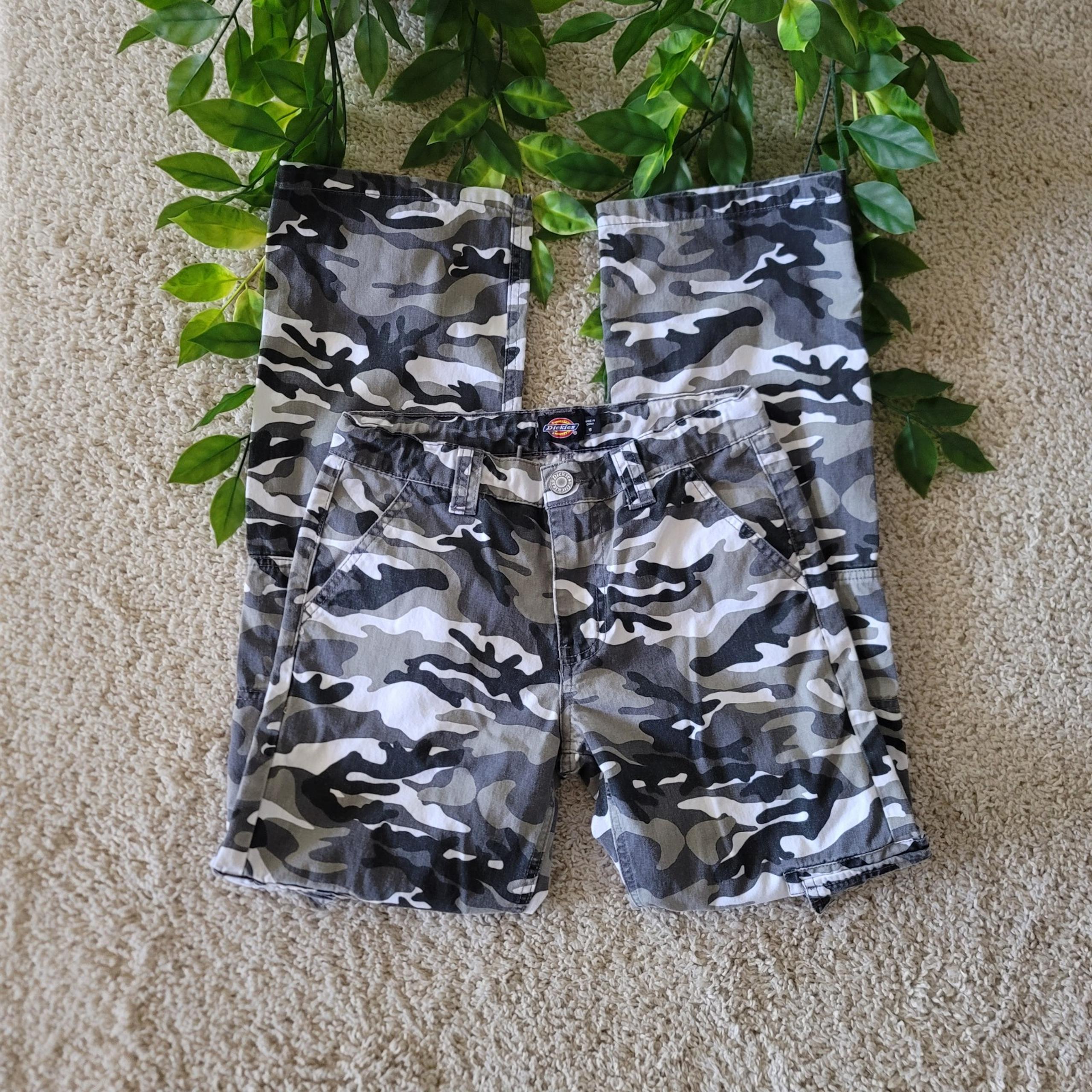 Young Men's Grey Camo Dickies (Size 16/28 in waist/38 in Inseam)