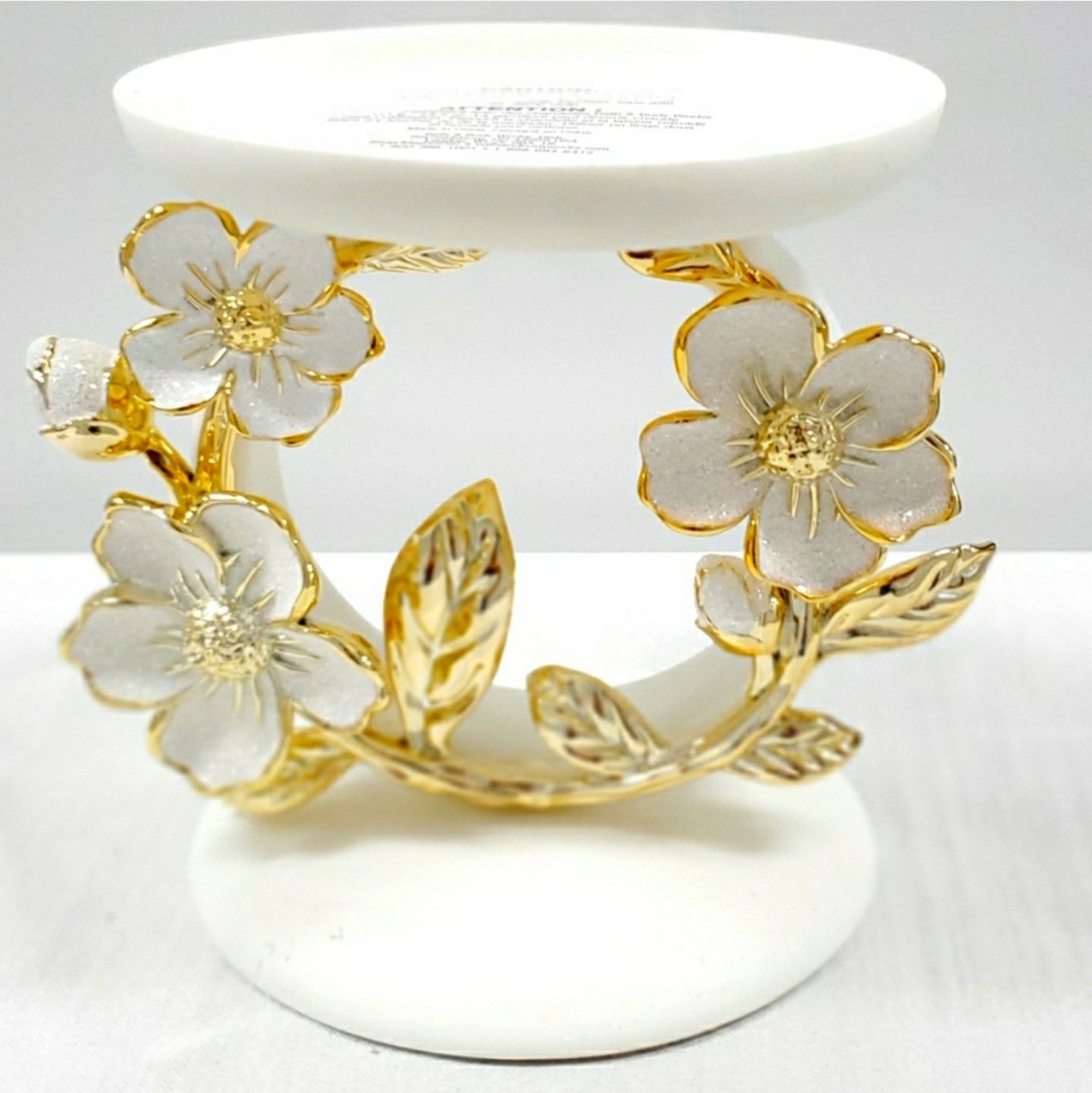 Flower Ring 3-Wick Candle Holder