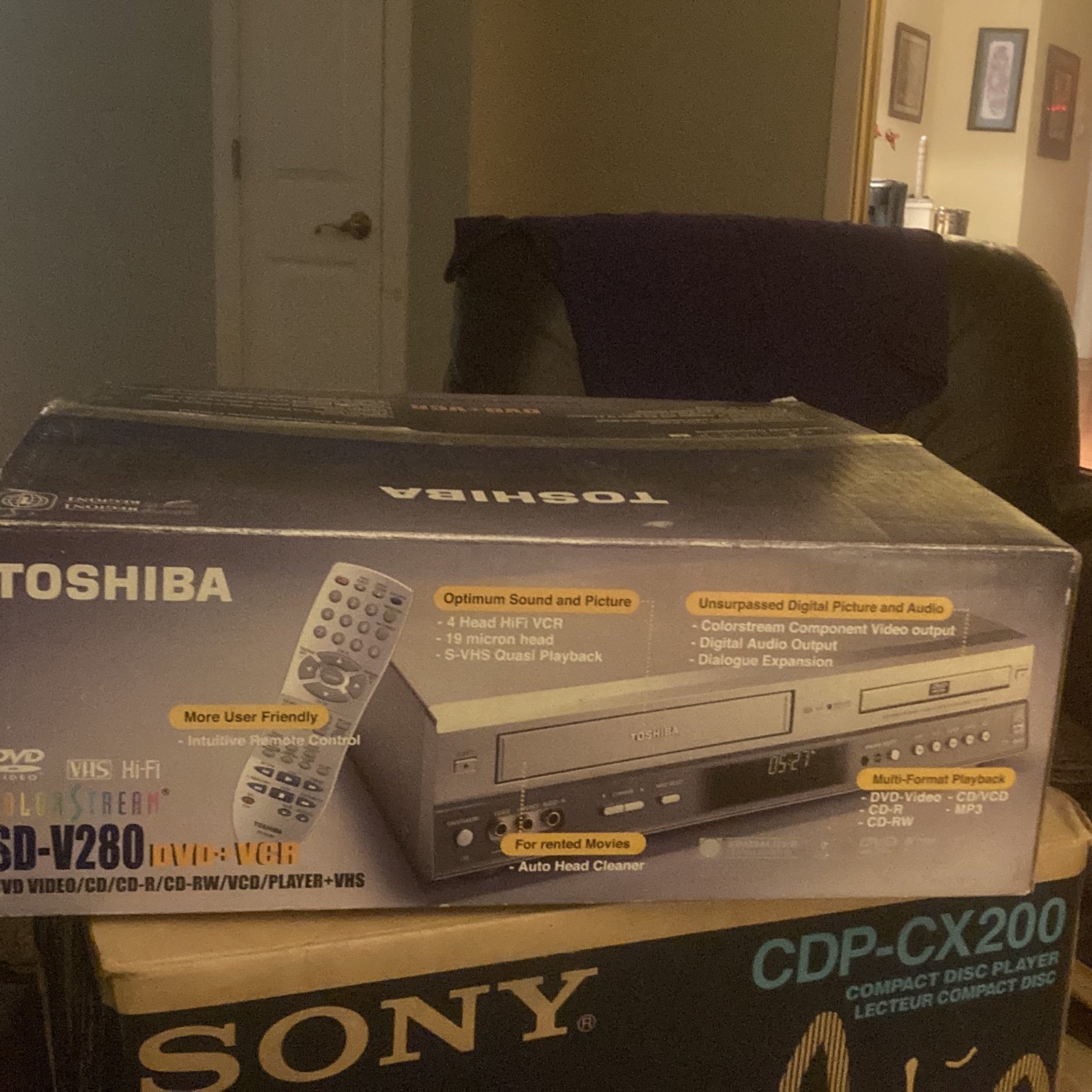 Toshiba sd-v280 dvd+vcr dvd video/cd/cd-r/cd-rw/vcd/player+vhs works flawlessly
