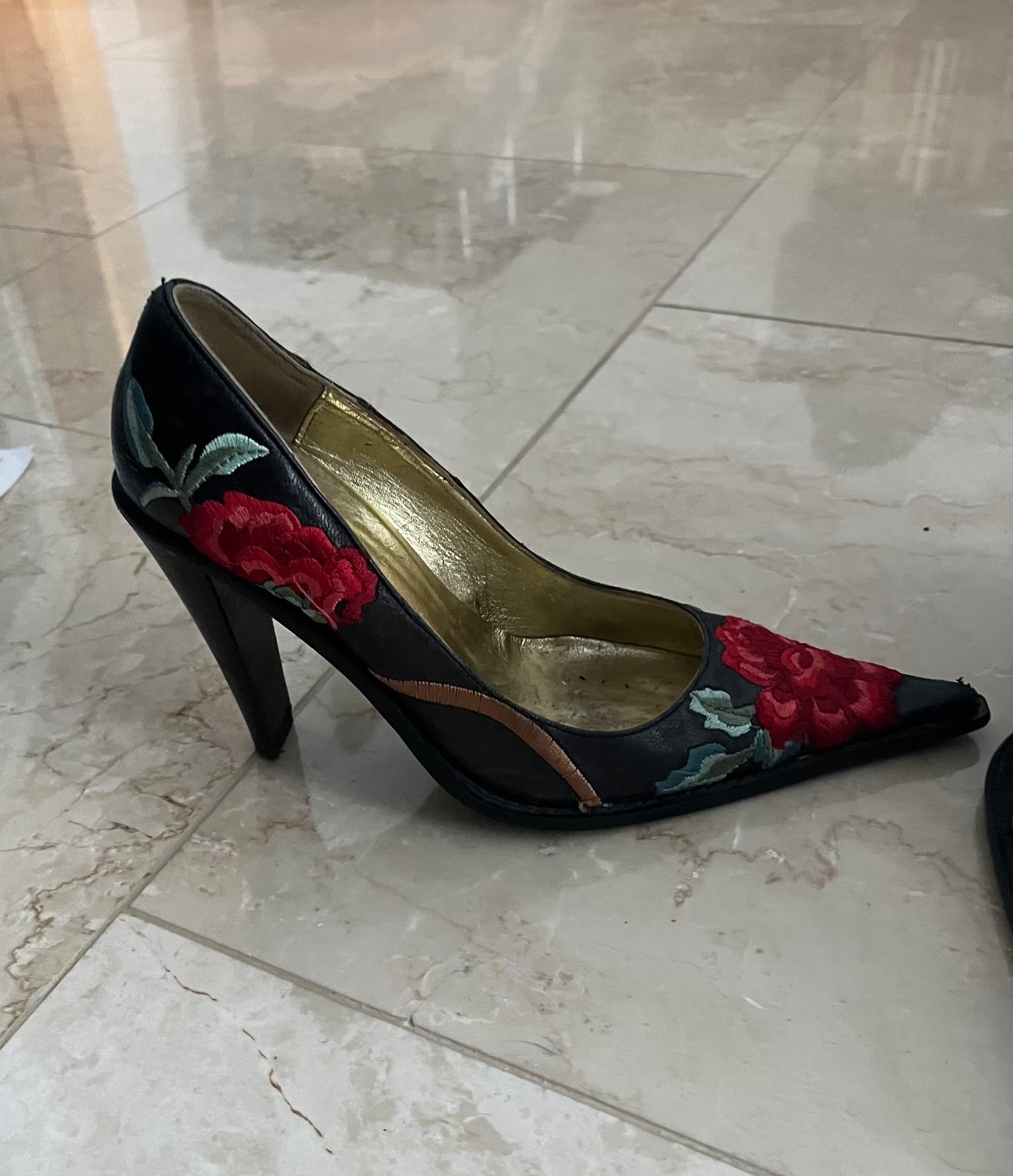 Made in Italy Pointy Toe High Heels Leather Black Shoes Size 7 Embroidered with
