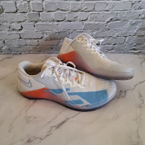 Women's Nike Metcon Crossfit Shoes Size 9 white and great condition