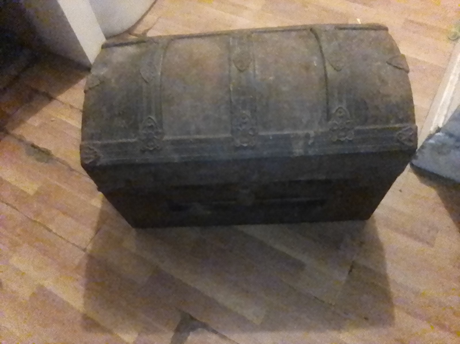 1872 humpback trunk