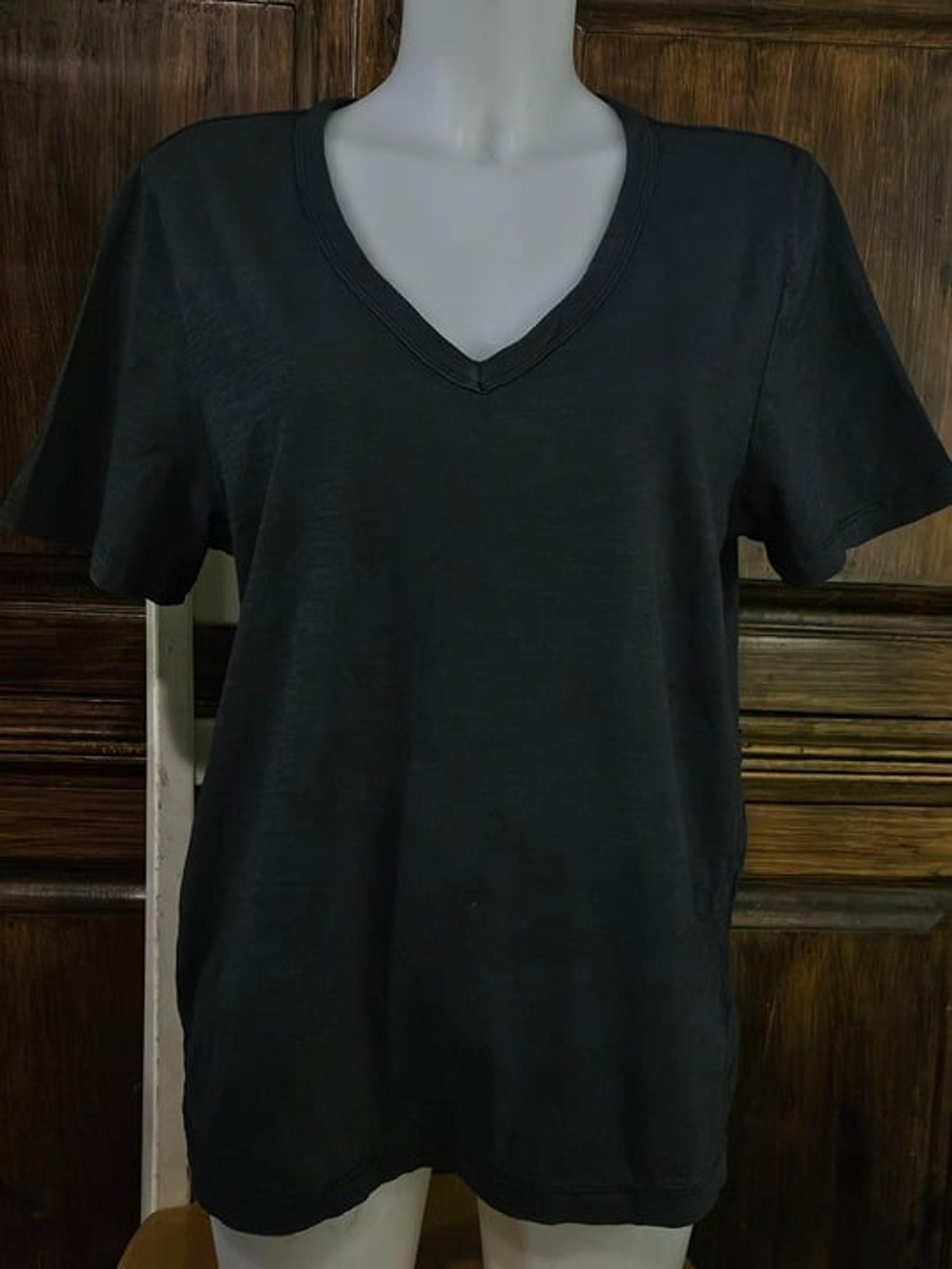 Women's L Universal Thread t-shirt
