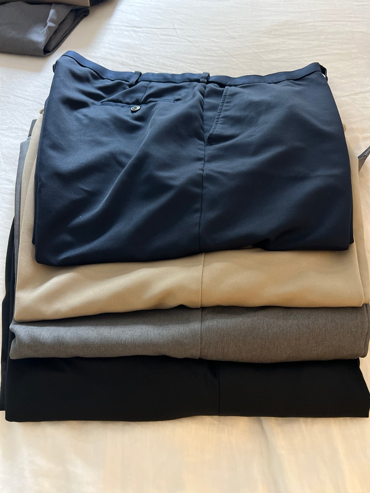 4 pairs of men’s Haggar dress pants